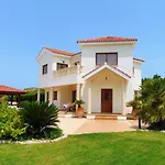 Golden Valley Villa *