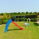فيلة Golden Valley
