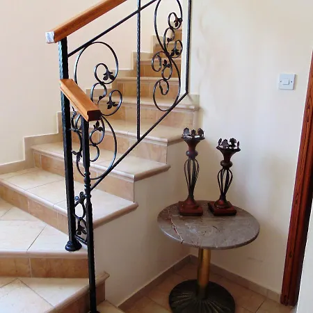 Golden Valley Willa Skoulli