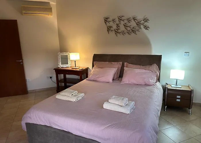 Golden Valley Villa *